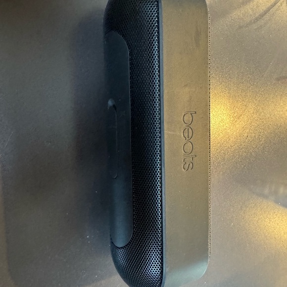 Beats Pill Plus Portable Wireless Speaker - Stereo Bluetooth - Picture 6 of 9